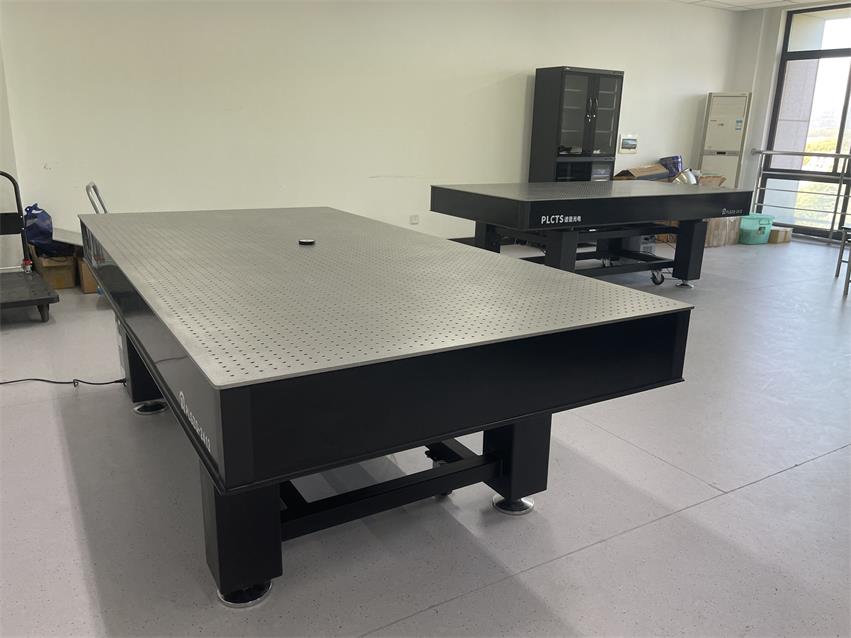 南京理工大學 高精密氣浮隔振光學平臺安裝交付